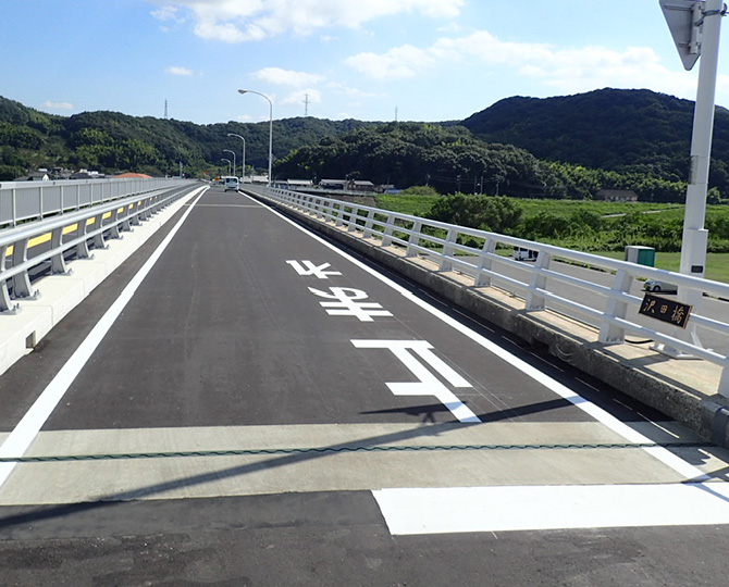市道高屋山崎線（沢田橋）歩道拡幅改良工事に伴う交通安全施設設置工事