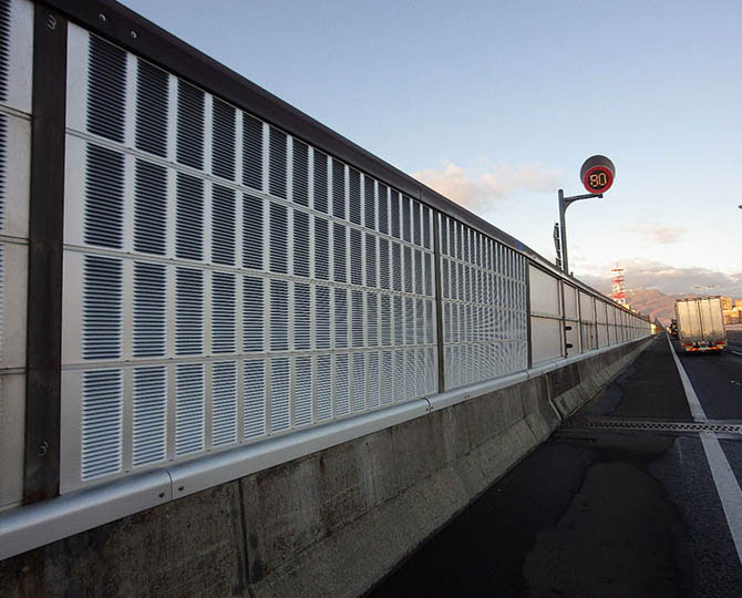 札樽自動車道　発寒高架橋遮音壁改良工事
