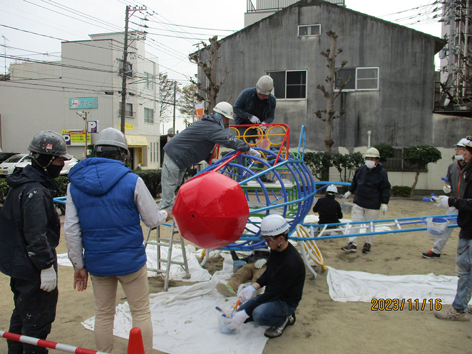 遊具の塗装